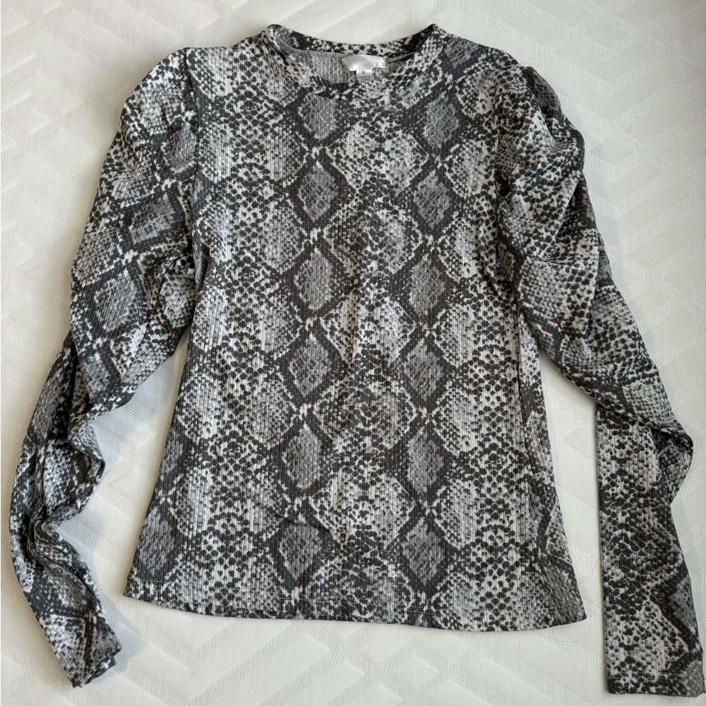 Beautiful print long sleeve blouse